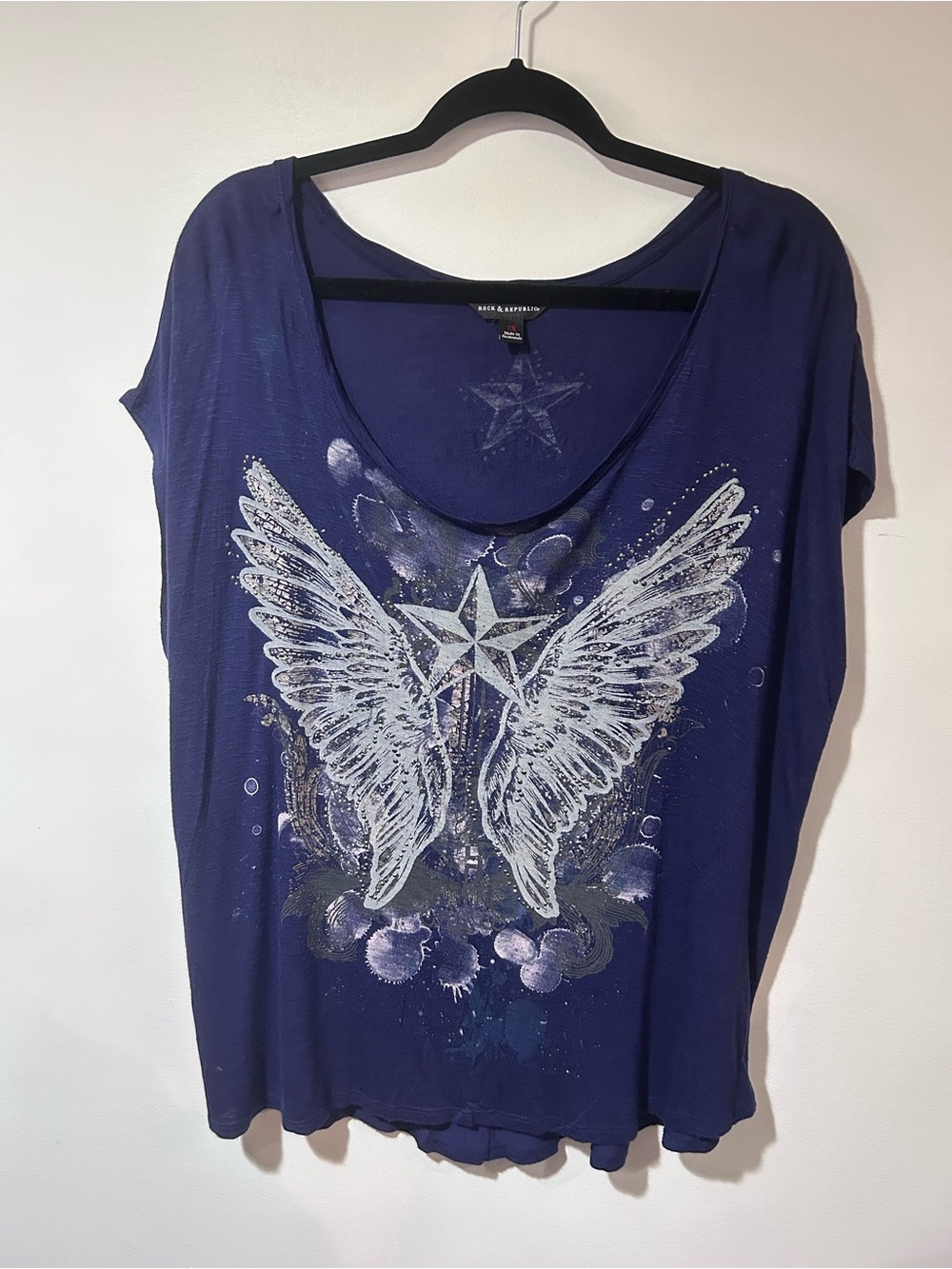 Rock & Republic Navy Scoop Neck Tee with White Angel Wing Graphic
